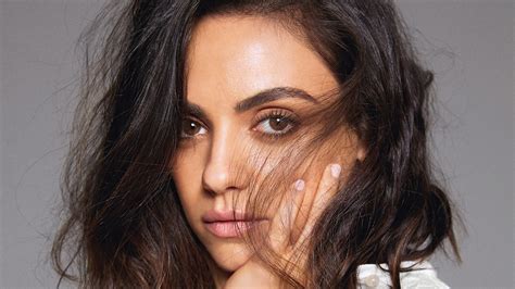 mila kunis 2020.